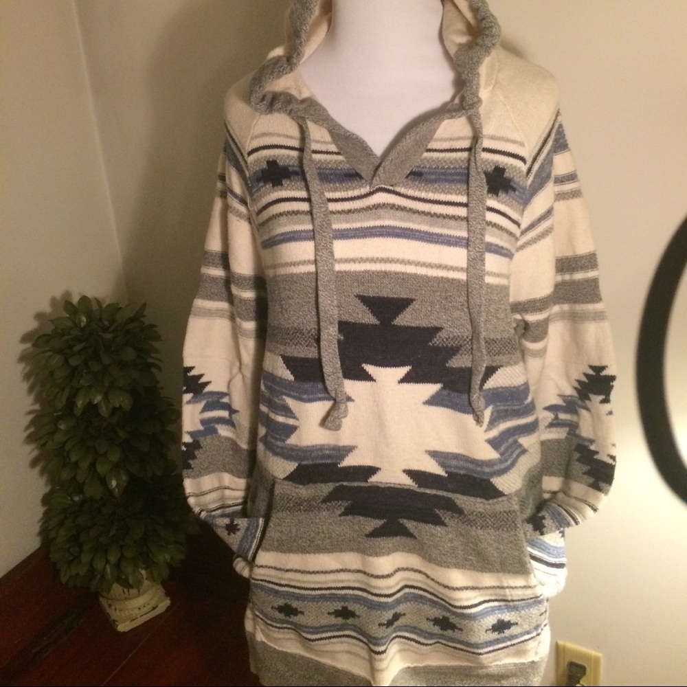 American Eagle Aztec print hooded sweater. M